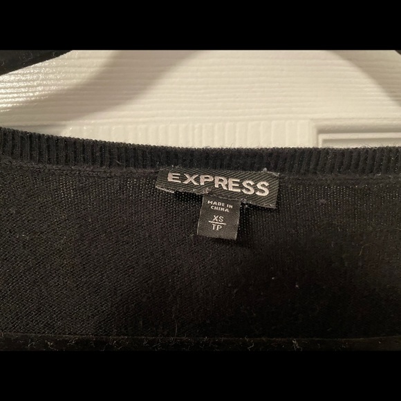 ⭐️ 2 for 1 - Express v-neck high-low sweaters - Picture 6 of 7